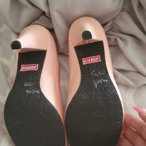 High heels - Picture 2 of 3